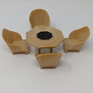 Calico Critters Seaside Restaurant Fire Table and Chairs